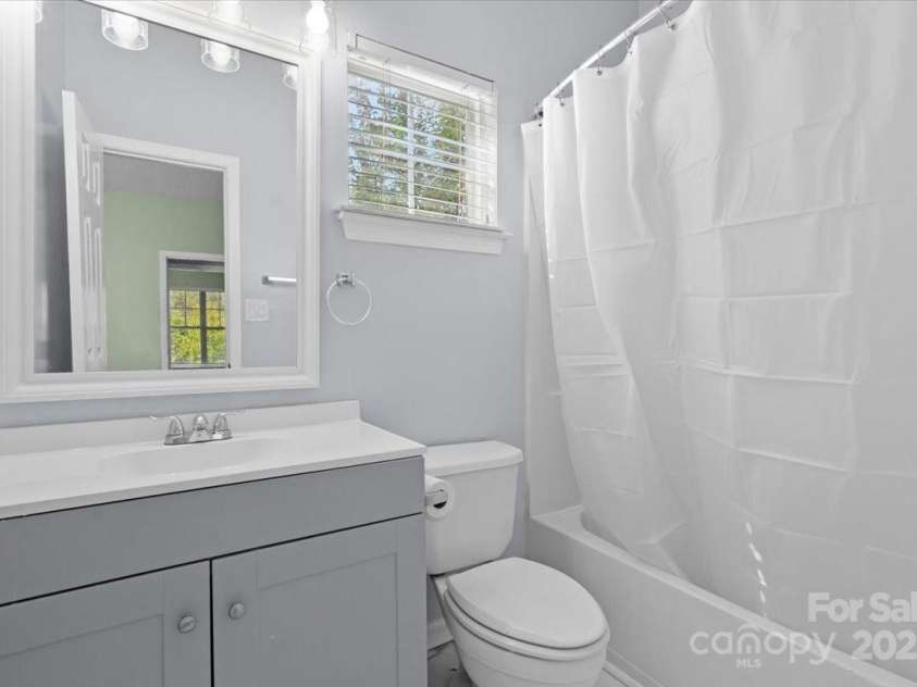 6443 Mallard View Lane, Charlotte, NC 28269.  MLS# CAR4261552, YatesRealty ID 14777. 