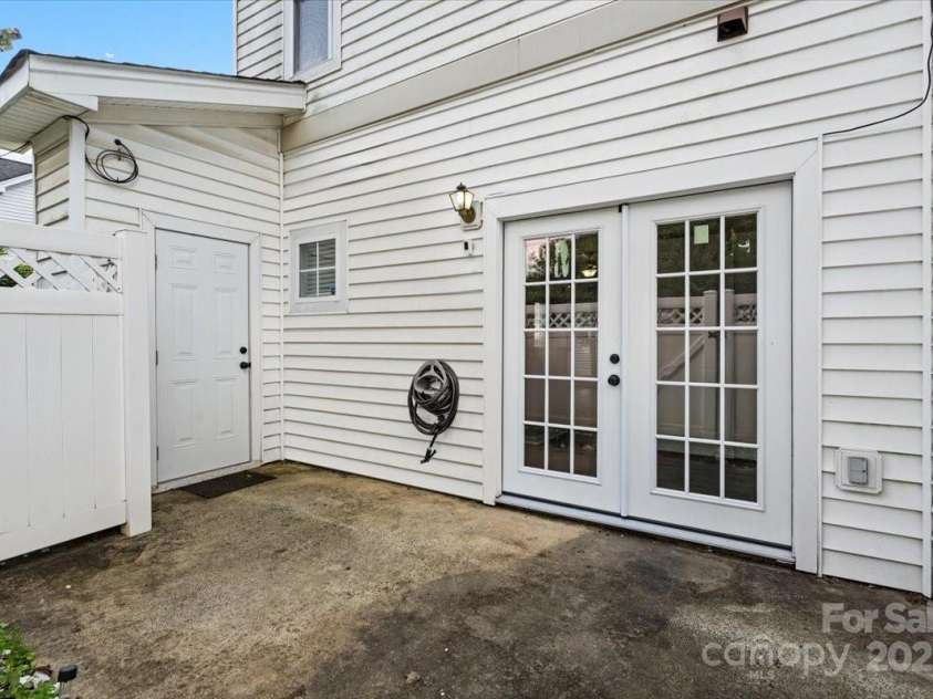 6443 Mallard View Lane, Charlotte, NC 28269.  MLS# CAR4261552, YatesRealty ID 14777. 