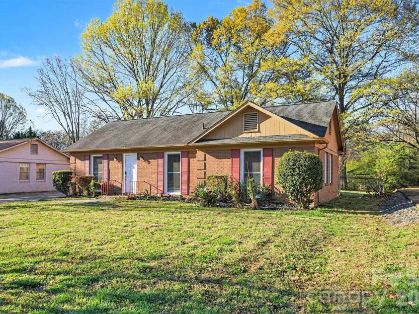 5212 Barrington Drive, Charlotte, NC 28215.  MLS# CAR4358245, YatesRealty ID 14779. 