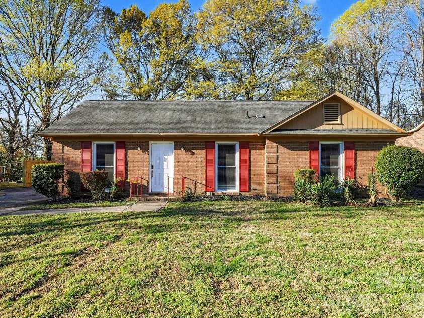 5212 Barrington Drive, Charlotte, NC 28215.  MLS# CAR4358245, YatesRealty ID 14779. 