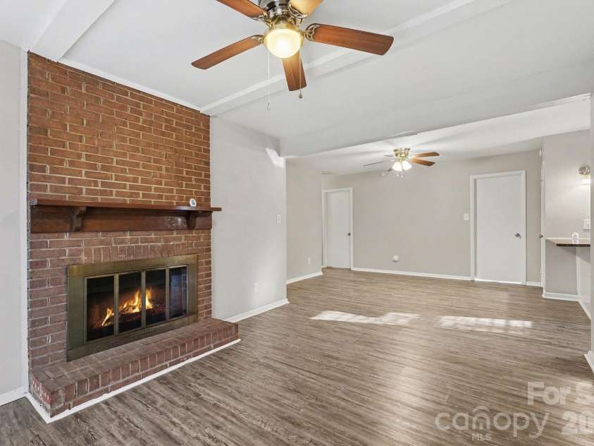 5212 Barrington Drive, Charlotte, NC 28215.  MLS# CAR4358245, YatesRealty ID 14779. 