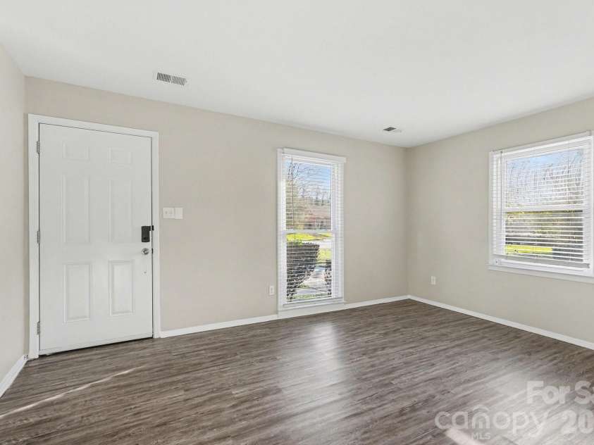 5212 Barrington Drive, Charlotte, NC 28215.  MLS# CAR4358245, YatesRealty ID 14779. 