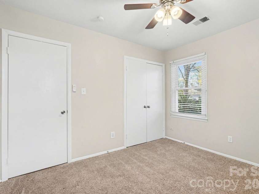 5212 Barrington Drive, Charlotte, NC 28215.  MLS# CAR4358245, YatesRealty ID 14779. 