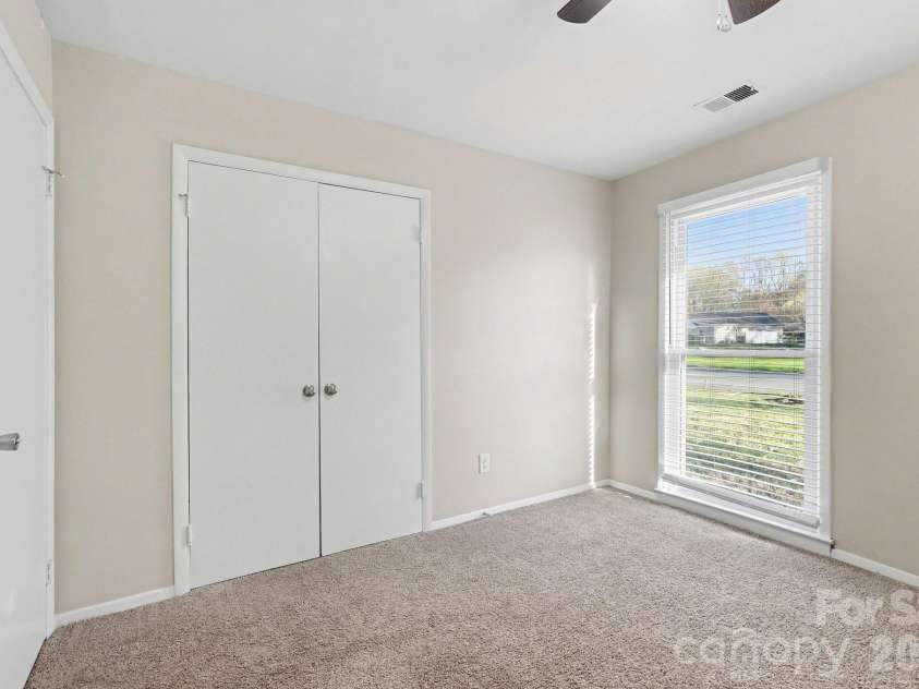 5212 Barrington Drive, Charlotte, NC 28215.  MLS# CAR4358245, YatesRealty ID 14779. 