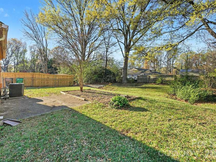 5212 Barrington Drive, Charlotte, NC 28215.  MLS# CAR4358245, YatesRealty ID 14779. 