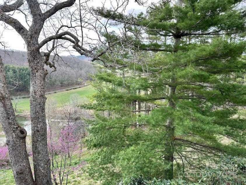 520 Landing Ridge Circle, Jefferson, NC 28640.  MLS# CAR4320460, YatesRealty ID 1478. 