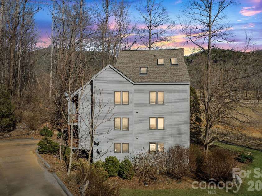 299 Blue Ridge Drive, Marion, NC 28752.  MLS# CAR4336524, YatesRealty ID 14780. 