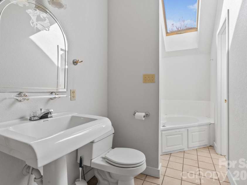 299 Blue Ridge Drive, Marion, NC 28752.  MLS# CAR4336524, YatesRealty ID 14780. 