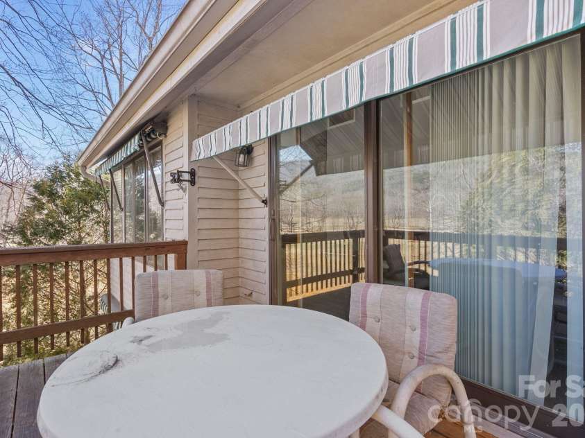 299 Blue Ridge Drive, Marion, NC 28752.  MLS# CAR4336524, YatesRealty ID 14780. 
