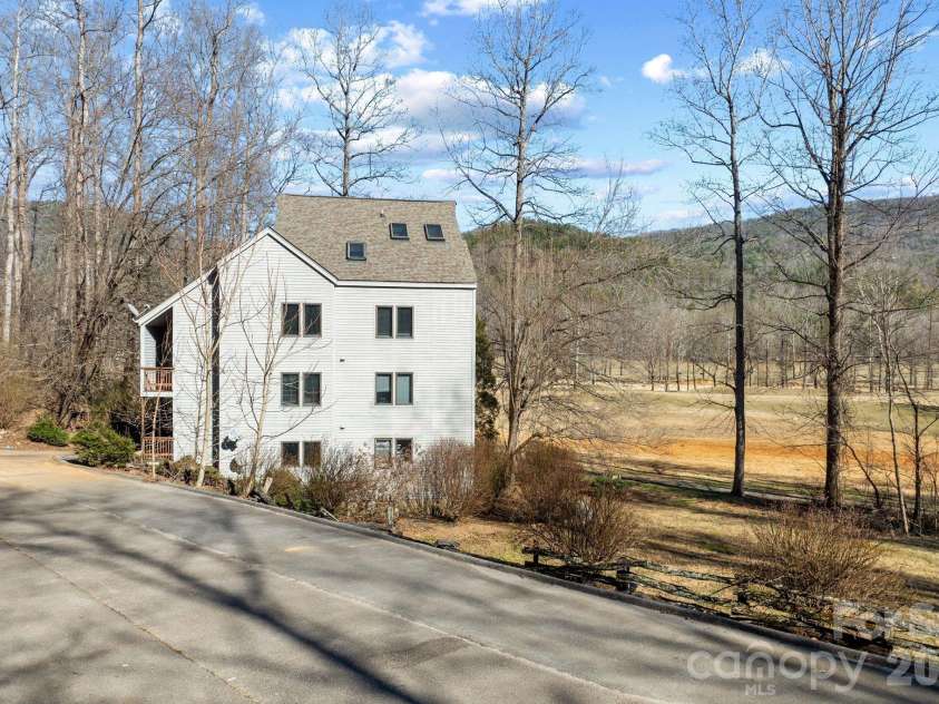 299 Blue Ridge Drive, Marion, NC 28752.  MLS# CAR4336524, YatesRealty ID 14780. 