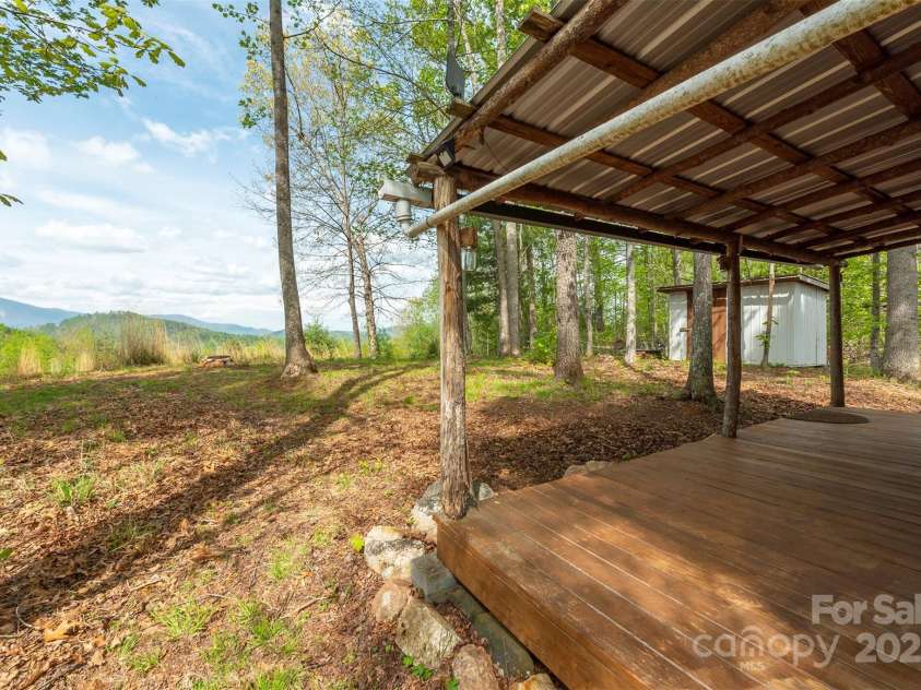 177 Black Mountain View, Spruce Pine, NC 28777.  MLS# CAR4263107, YatesRealty ID 14786. 