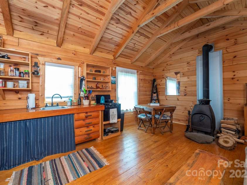 177 Black Mountain View, Spruce Pine, NC 28777.  MLS# CAR4263107, YatesRealty ID 14786. 