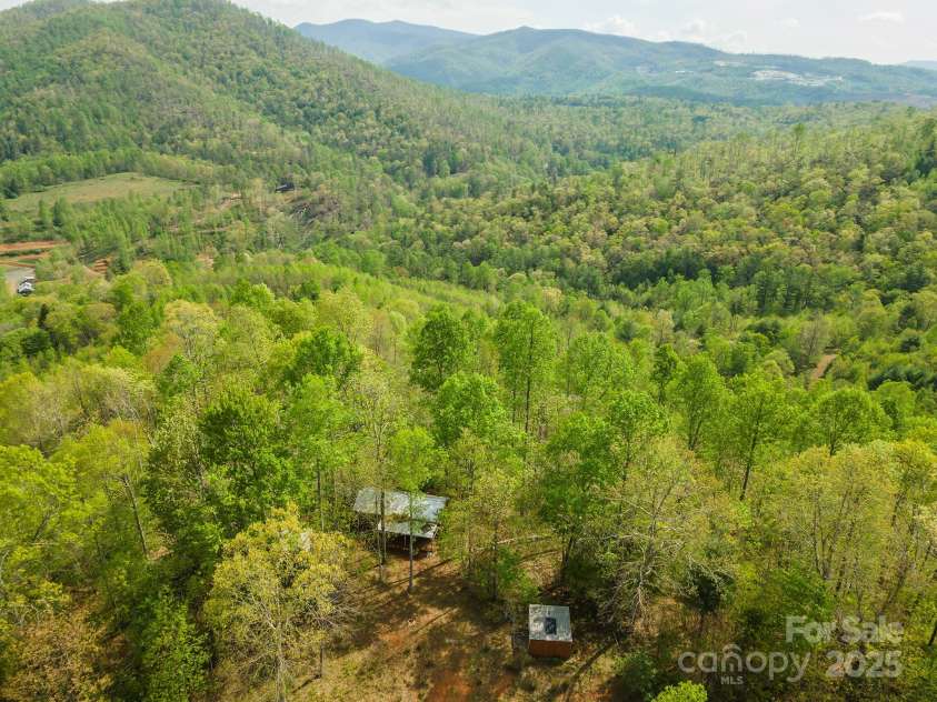 177 Black Mountain View, Spruce Pine, NC 28777.  MLS# CAR4263107, YatesRealty ID 14786. 
