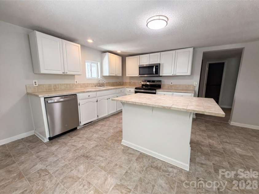 411 Ewing Drive, Belmont, NC 28012.  MLS# CAR4373265, YatesRealty ID 14787. 
