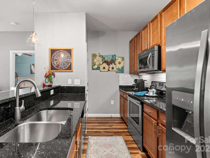 142 Brickton Village Circle, Fletcher, NC 28732.  MLS# CAR4260055, YatesRealty ID 14788. Beautiful Granite Countertops -