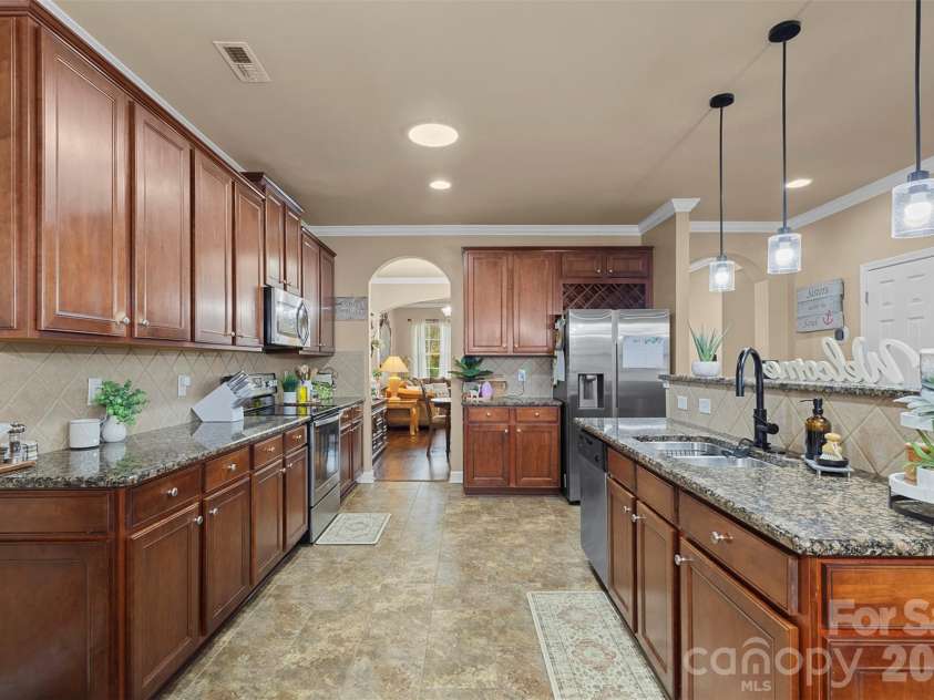 6625 Thistle Down Drive, Harrisburg, NC 28075.  MLS# CAR4364675, YatesRealty ID 14788. 