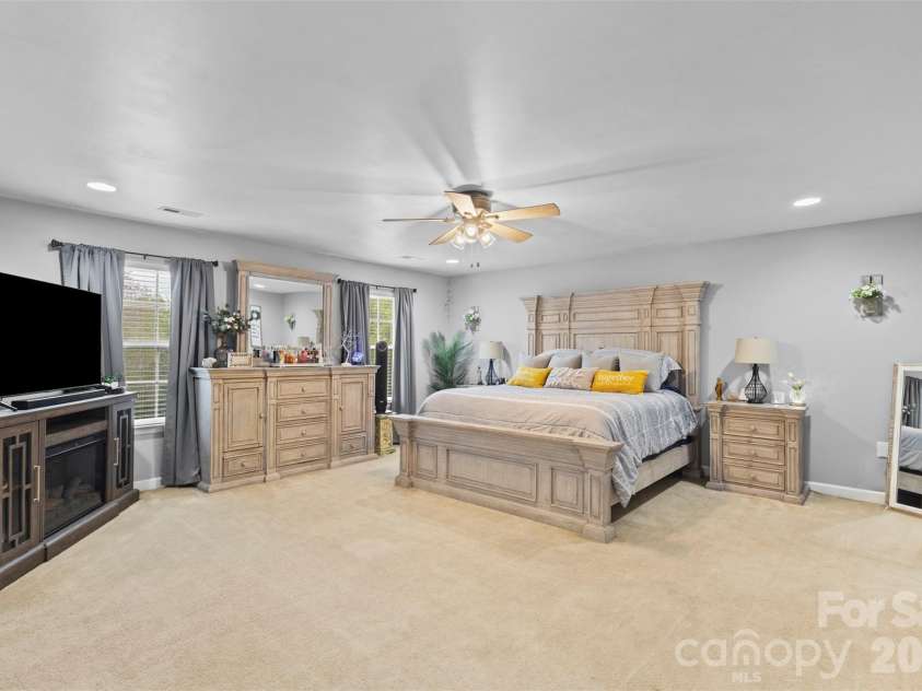 6625 Thistle Down Drive, Harrisburg, NC 28075.  MLS# CAR4364675, YatesRealty ID 14788. 
