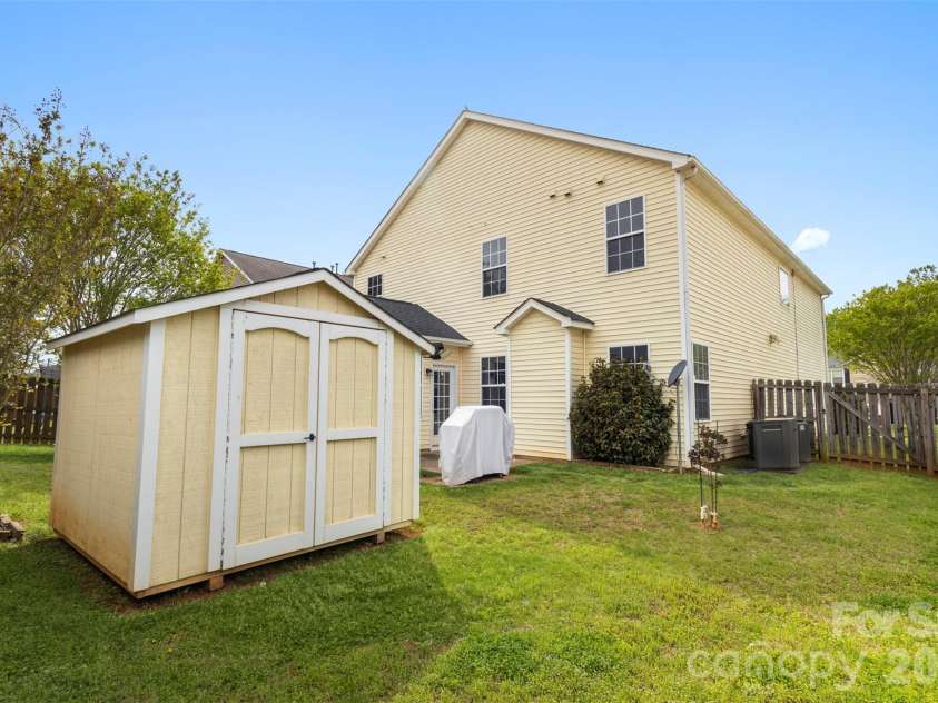 6625 Thistle Down Drive, Harrisburg, NC 28075.  MLS# CAR4364675, YatesRealty ID 14788. 