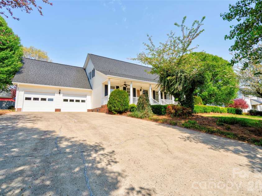 203 Carolina Drive, Cherryville, NC 28021.  MLS# CAR4361749, YatesRealty ID 14790. Front Left