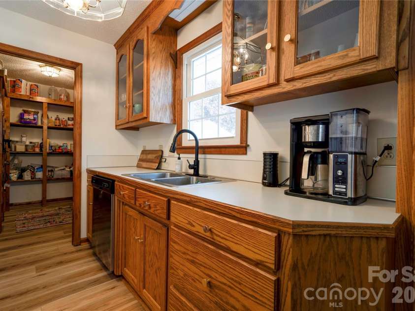 203 Carolina Drive, Cherryville, NC 28021.  MLS# CAR4361749, YatesRealty ID 14790. Kitchen