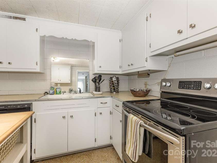 507 Richards Drive, Shelby, NC 28150.  MLS# CAR4256868, YatesRealty ID 14790. 2nd kitchen