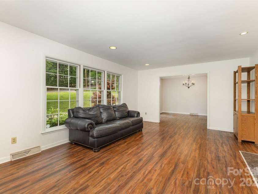 507 Richards Drive, Shelby, NC 28150.  MLS# CAR4256868, YatesRealty ID 14790. ...and extra windows!