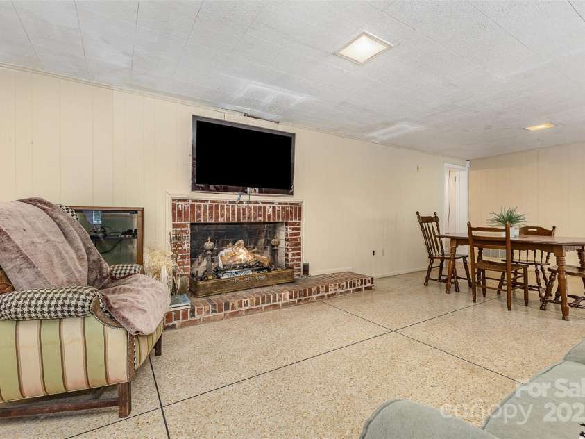 507 Richards Drive, Shelby, NC 28150.  MLS# CAR4256868, YatesRealty ID 14790. ...centered around fire place!  