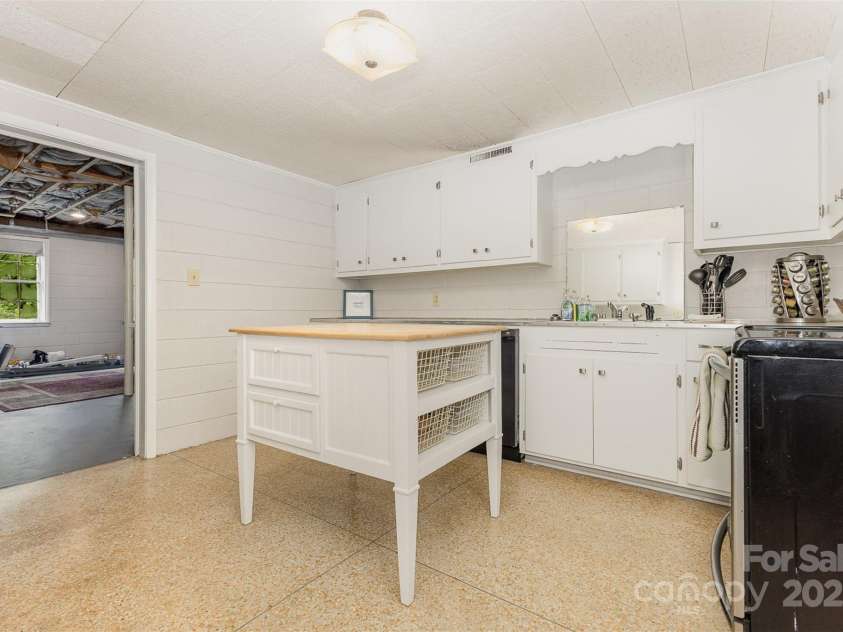 507 Richards Drive, Shelby, NC 28150.  MLS# CAR4256868, YatesRealty ID 14790. Range, dishwasher, and refrigerator included!!!