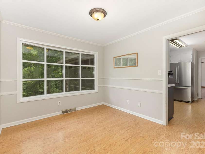 507 Richards Drive, Shelby, NC 28150.  MLS# CAR4256868, YatesRealty ID 14790. Separate breakfast room overlooks the huge back yard!