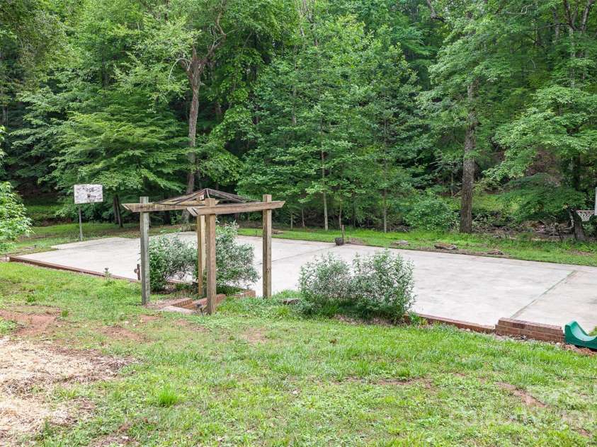 507 Richards Drive, Shelby, NC 28150.  MLS# CAR4256868, YatesRealty ID 14790. So many options and so much potential!