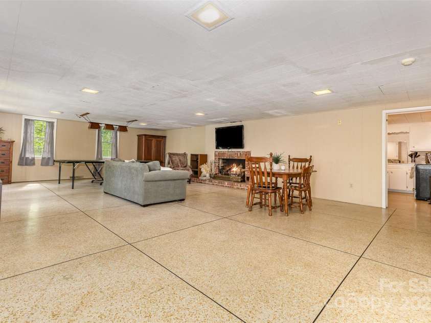 507 Richards Drive, Shelby, NC 28150.  MLS# CAR4256868, YatesRealty ID 14790. Spacious family room in basement...