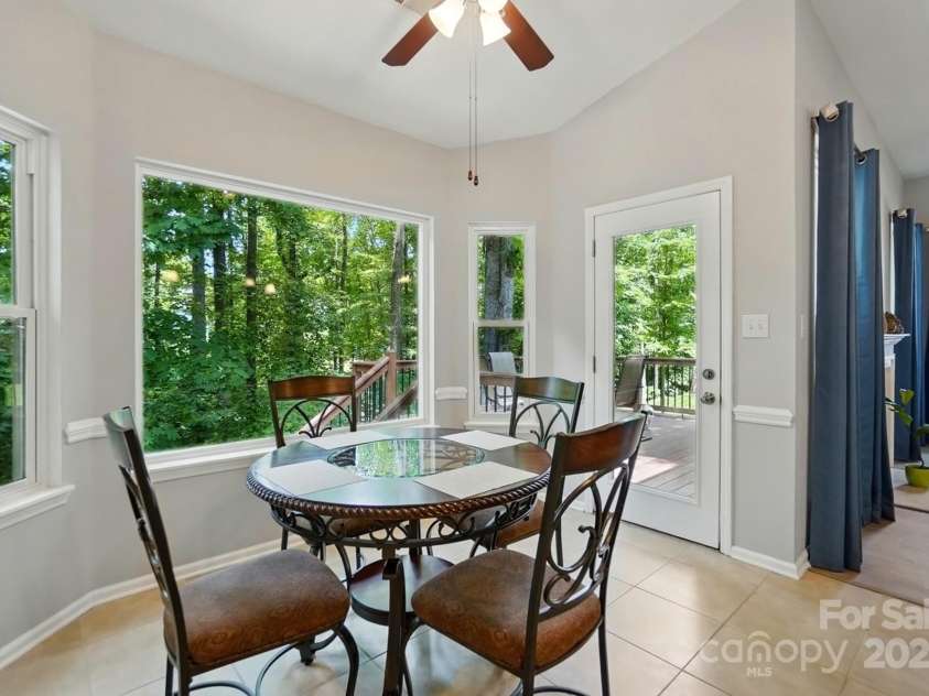 4612 Saxonbury Way, Charlotte, NC 28269.  MLS# CAR4263076, YatesRealty ID 14791. Breakfast Area