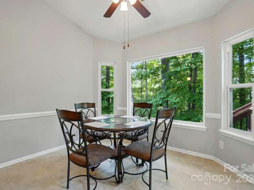 4612 Saxonbury Way, Charlotte, NC 28269.  MLS# CAR4263076, YatesRealty ID 14791. Breakfast ARea