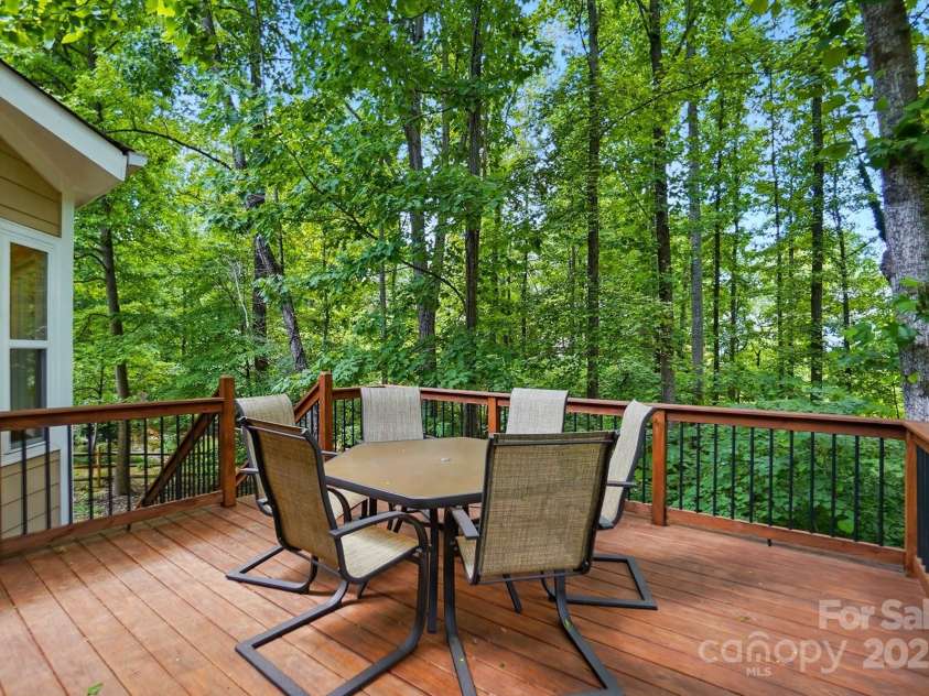 4612 Saxonbury Way, Charlotte, NC 28269.  MLS# CAR4263076, YatesRealty ID 14791. Deck