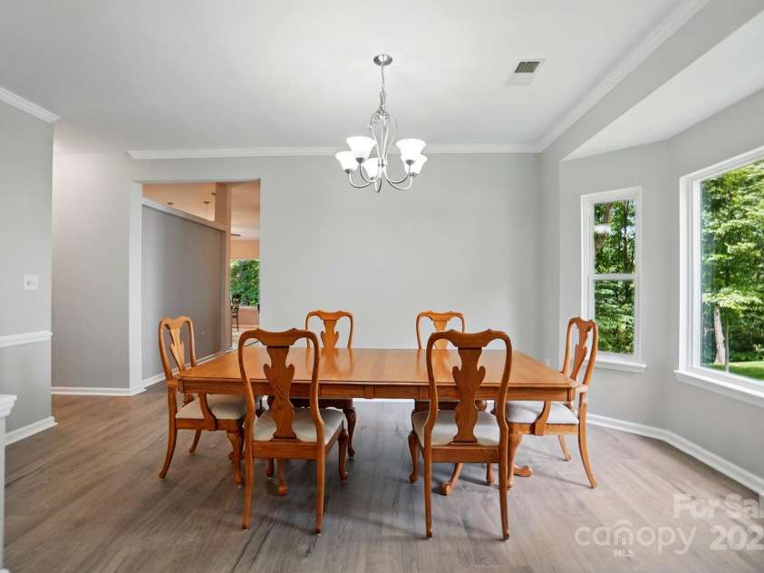 4612 Saxonbury Way, Charlotte, NC 28269.  MLS# CAR4263076, YatesRealty ID 14791. Dining Room