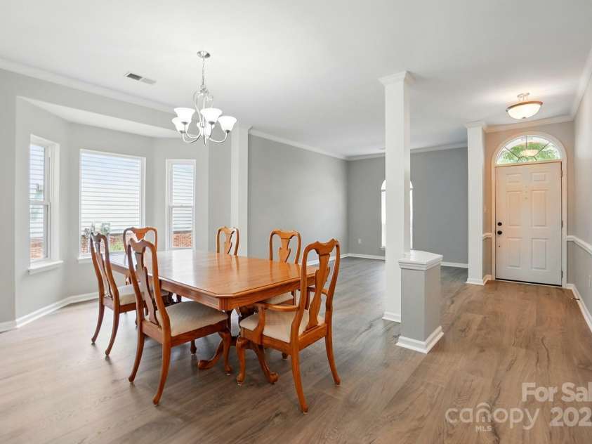 4612 Saxonbury Way, Charlotte, NC 28269.  MLS# CAR4263076, YatesRealty ID 14791. Dining Room with bay window