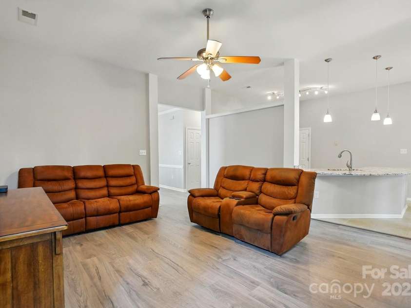 4612 Saxonbury Way, Charlotte, NC 28269.  MLS# CAR4263076, YatesRealty ID 14791. Great Room view to Kitchen