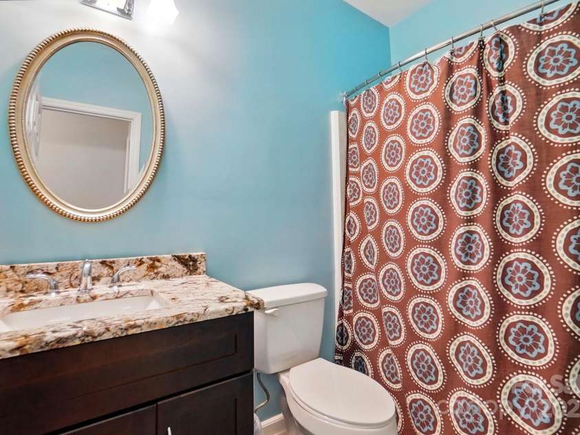 4612 Saxonbury Way, Charlotte, NC 28269.  MLS# CAR4263076, YatesRealty ID 14791. Hall Bath