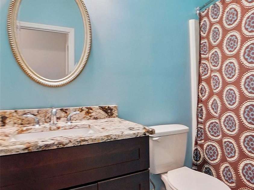 4612 Saxonbury Way, Charlotte, NC 28269.  MLS# CAR4263076, YatesRealty ID 14791. Hall Bath