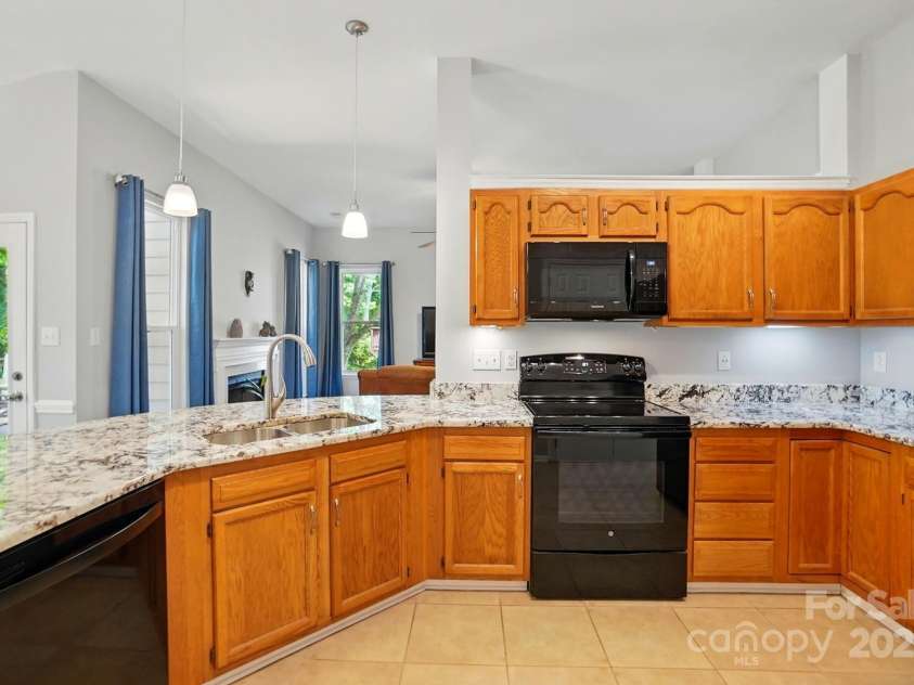 4612 Saxonbury Way, Charlotte, NC 28269.  MLS# CAR4263076, YatesRealty ID 14791. Kitchen