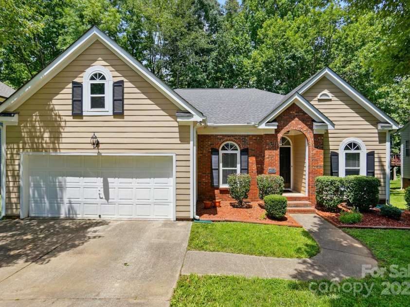 4612 Saxonbury Way, Charlotte, NC 28269.  MLS# CAR4263076, YatesRealty ID 14791. One Story Home