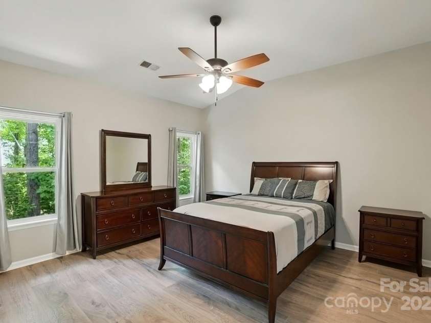 4612 Saxonbury Way, Charlotte, NC 28269.  MLS# CAR4263076, YatesRealty ID 14791. Primary Suite
