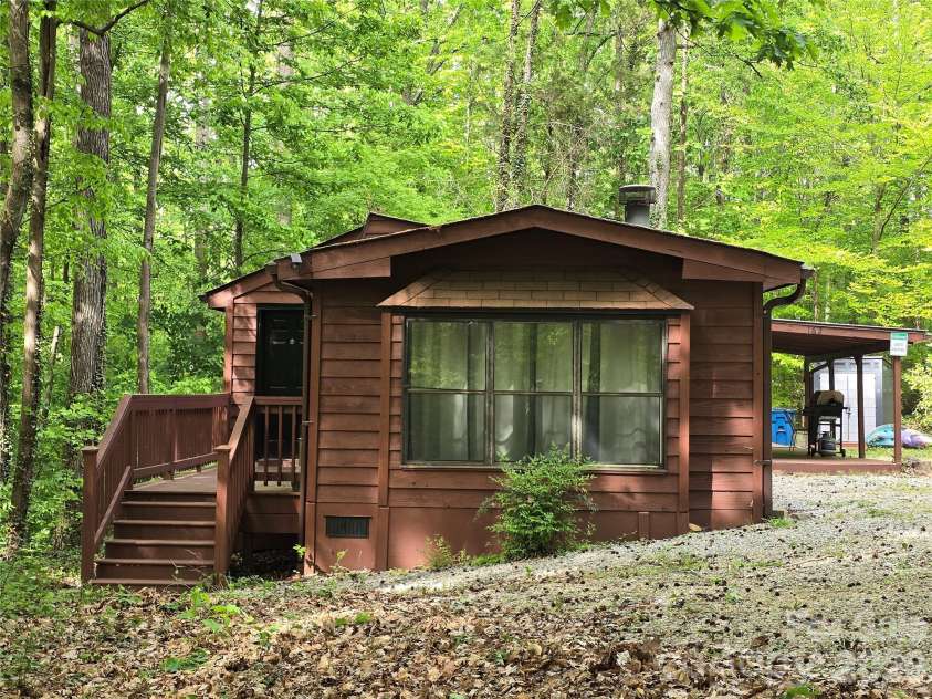 162 Pineridge Drive, Mooresville, NC 28115.  MLS# CAR4373241, YatesRealty ID 14792. 