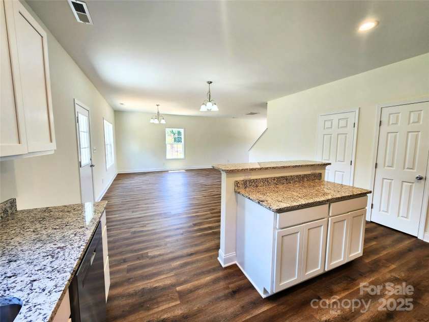 2300 Grayson Parkway, Monroe, NC 28110.  MLS# CAR4263227, YatesRealty ID 14792. Kitchen Island and Bar