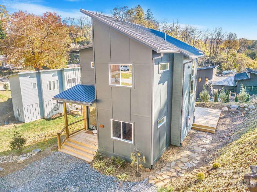 67 Crestfield Avenue, Asheville, NC 28804.  MLS# CAR4351848, YatesRealty ID 14793. Surrounded by new construction homes