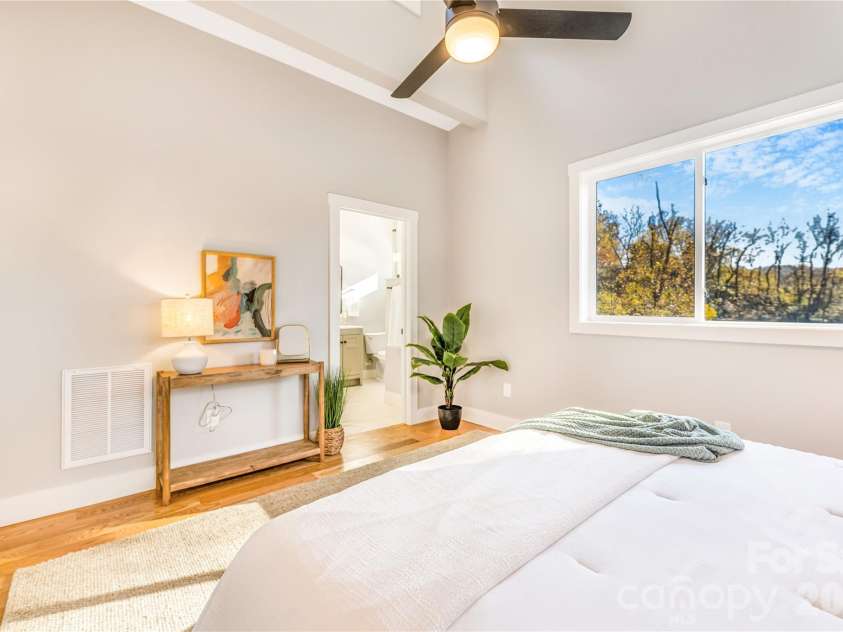 67 Crestfield Avenue, Asheville, NC 28804.  MLS# CAR4351848, YatesRealty ID 14793. Vaulted Ceilings and abundant natural light