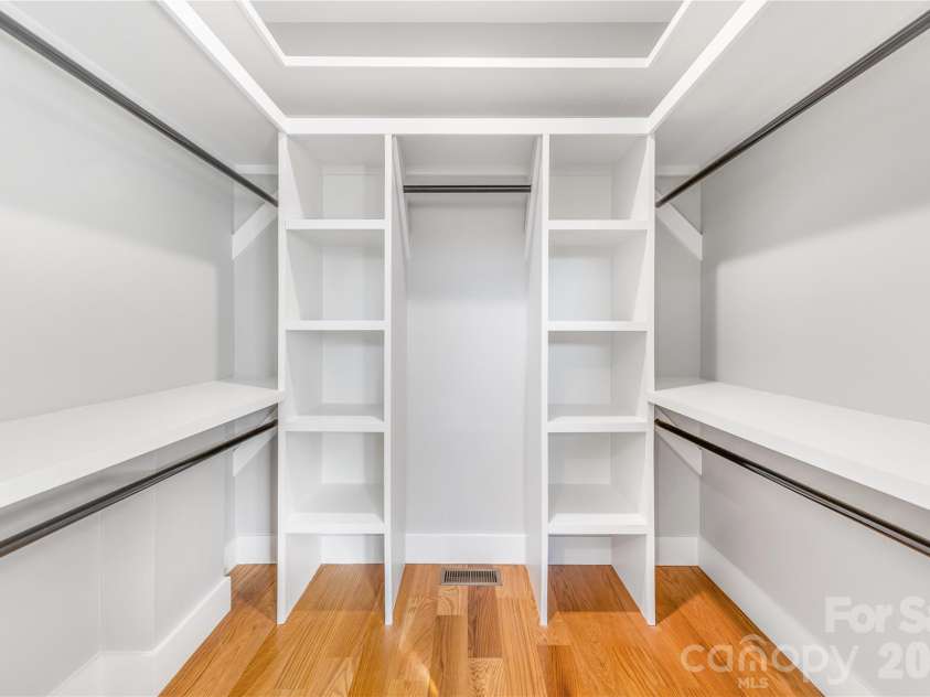 67 Crestfield Avenue, Asheville, NC 28804.  MLS# CAR4351848, YatesRealty ID 14793. Walk in Closet
