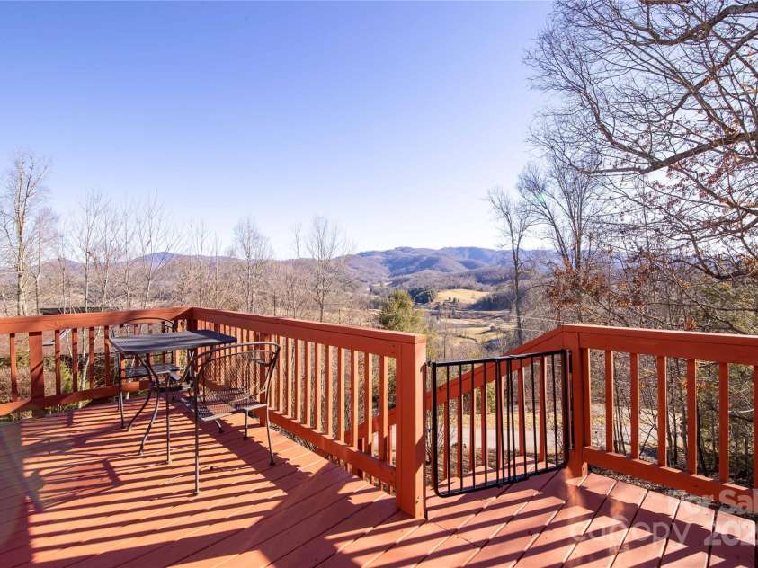 693 Blackberry Ridge Road, Burnsville, NC 28714.  MLS# CAR4261238, YatesRealty ID 14793. 