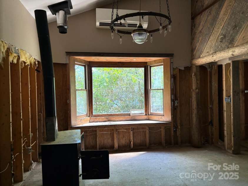 257 River Road, Newland, NC 28657.  MLS# CAR4263273, YatesRealty ID 14794. 