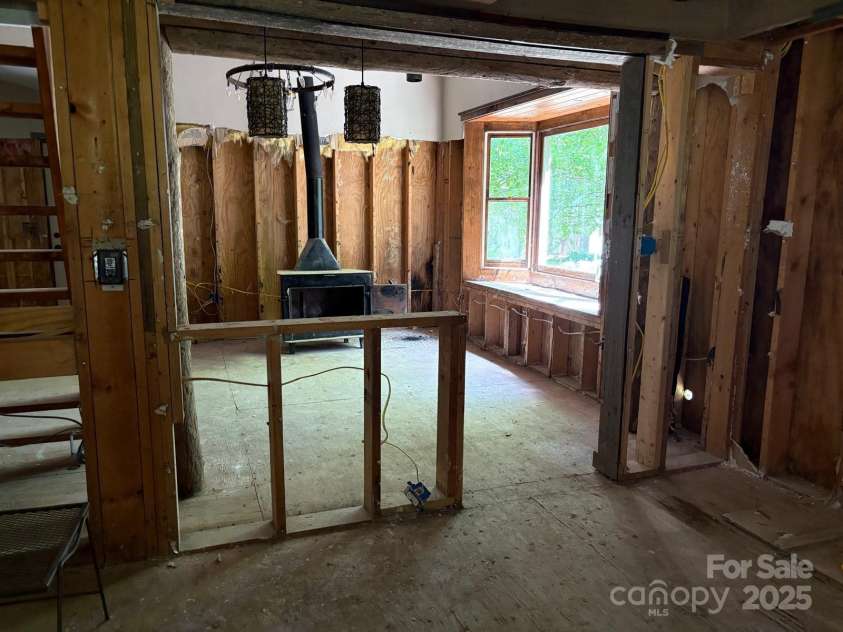 257 River Road, Newland, NC 28657.  MLS# CAR4263273, YatesRealty ID 14794. 